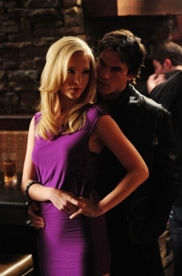 Caroline-And-Damon-the-vampire-diaries-tv-show-11370680-265-400